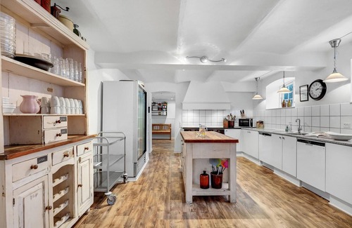 Vorbasse House | Experience Authentic Charm with Pool & Spa Amenities