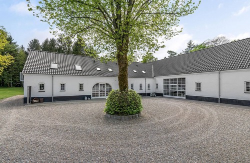 Vorbasse House | Experience Authentic Charm with Pool & Spa Amenities