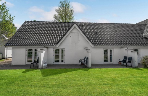 Vorbasse House | Experience Authentic Charm with Pool & Spa Amenities