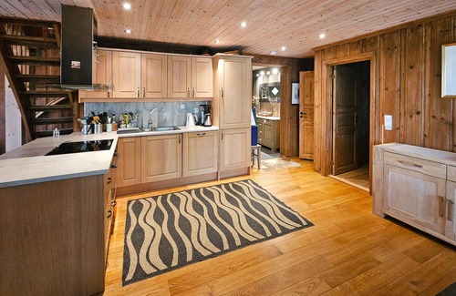 Kviteseid House | Discover Fossøy: Your Lakefront Retreat in Vrådal