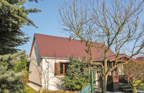 Wronki House | Cozy Cottage with Lake View and Pet-Friendly Amenities