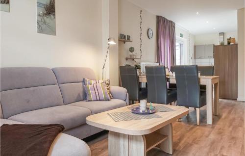 Midlum House | Family-Friendly Retreat in Wurster Nordseeküste with Wifi