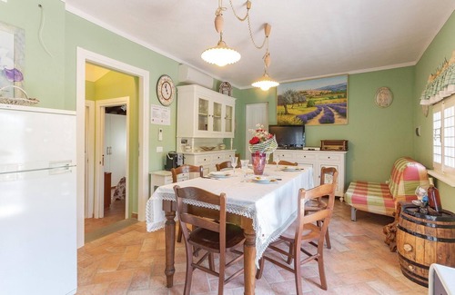 Castelfiorentino House | Cozy 2 Bedroom Stay in Castelfiorentino with Pool & Spa