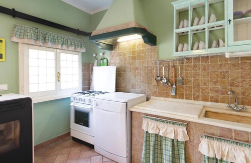 Castelfiorentino House | Cozy 2 Bedroom Stay in Castelfiorentino with Pool & Spa