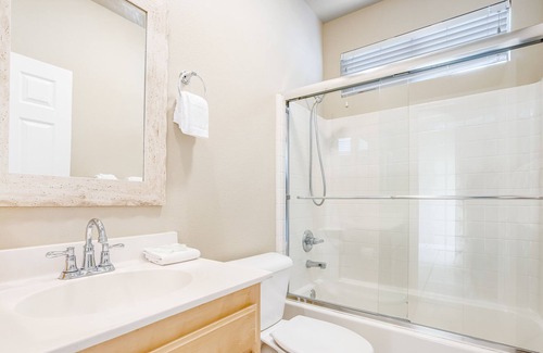 Windsor House | Lovely home next to golf course in heart of wine country w/AC, patio, hammock