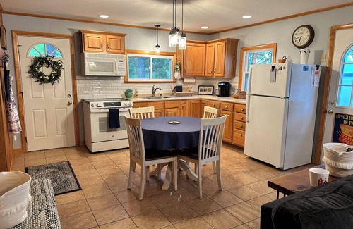 Wayne House | Idyllic Getaway at Androscoggin Lake - Guest Rated 10/10