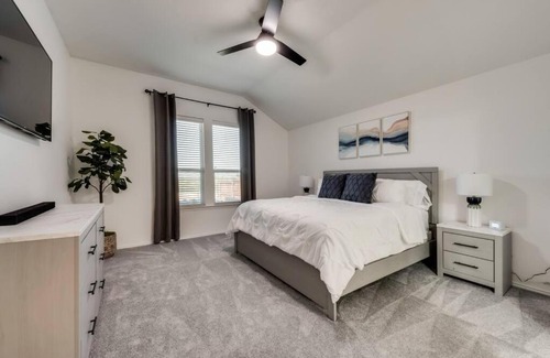 Little Elm House | Delightful Lakefront Retreat, Perfect for Families and Pets!