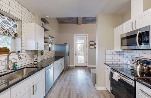 Dripping Springs House | Idyllic Retreat with Outdoor Kitchen & Gorgeous Views