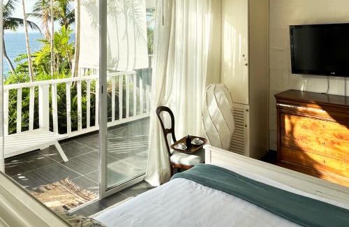 Samana Apartment | Seaside Retreat with Private Beach and Pool Access