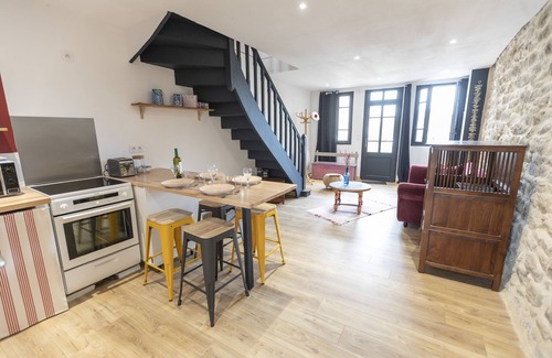 Arzon House | Cozy Beach House with Ocean View - Rated 10/10