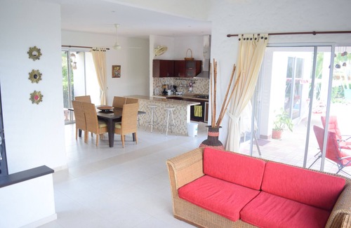 Melgar House | Inviting House in Carmen de Apicalá with Pool and BBQ Area