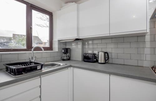 Redbridge House | Inviting Dagenham/Barking Home with Free Parking & WiFi
