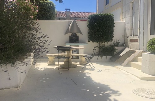 Pontaillac House | Beachside Retreat in Royan Pontaillac - 9.6/10 Rated