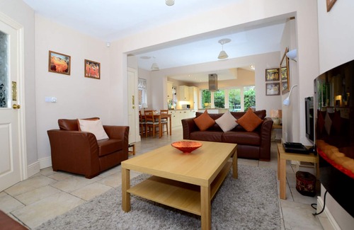 Belfast House | Inviting House with Garden, Pool & Breakfast - Rated 10/10