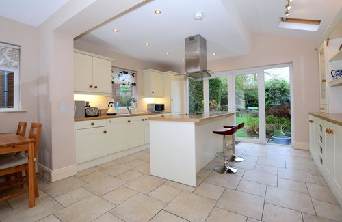 Belfast House | Inviting House with Garden, Pool & Breakfast - Rated 10/10