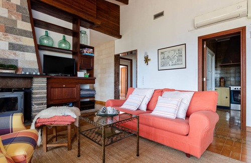 Lluc Ski Chalet | Cozy Mountain Retreat with Wifi, Spa & Hot Tub Awaiting You
