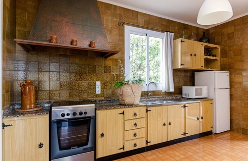 Lluc Ski Chalet | Cozy Mountain Retreat with Wifi, Spa & Hot Tub Awaiting You