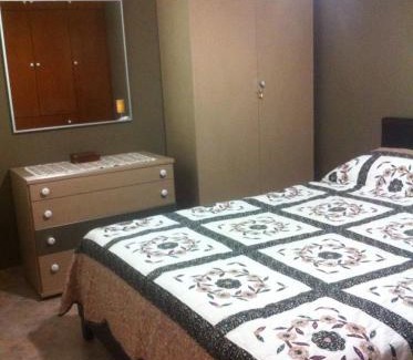 Artemida House | Beautiful House with Garden in Prime Location, Pet Friendly!