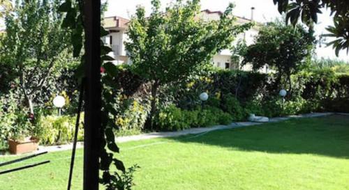 Artemida House | Beautiful House with Garden in Prime Location, Pet Friendly!