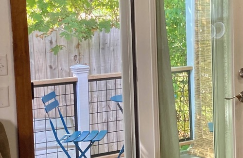 Brunswick Apartment | Cozy Intown Cottage with Ocean Views near Beaches & Hiking