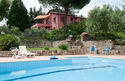Collesano Villa | Relaxing Villa Apartment with Pool & Panoramic Views