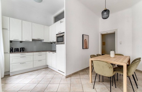 Altlerchenfeld Apartment | Modern Josefstadt 2BR with Elevator & Pet-Friendly Perks