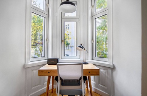 Altlerchenfeld Apartment | Modern Josefstadt 2BR with Elevator & Pet-Friendly Perks