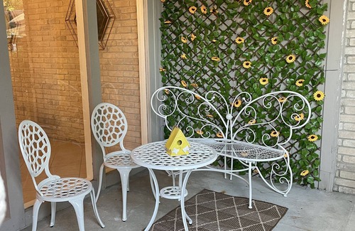 Kingwood House | Inviting Kingwood 3BR Townhouse with Kitchen & Breakfast