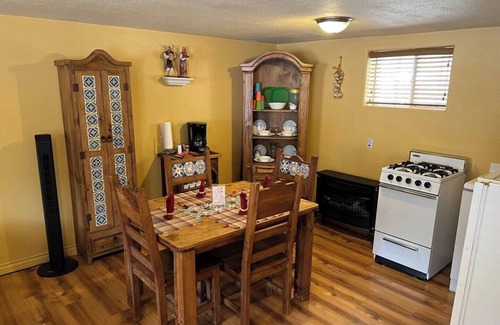 San Lorenzo Hotel | Cozy Suite at Lake Roberts with Pet-Friendly Amenities