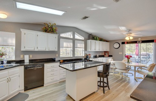 Reed Creek House | Exquisite Lake Hartwell Retreat with Dock and Spa Amenities