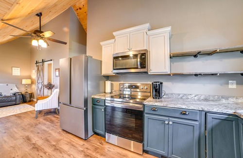 Olivehill Apartment | Perfect Lakefront Apartment with Spa and Boat Access