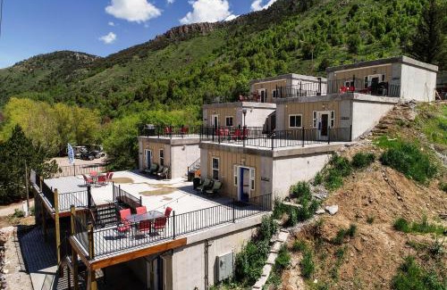 Lava Hot Springs Apartment | Inviting Lava Hot Springs Studio Steps from Relaxing Pools
