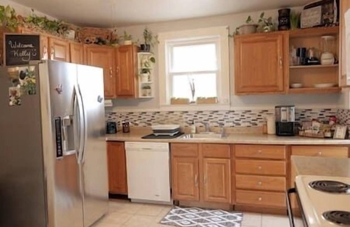 Burlington House | Charming Leffler Lodge - Cozy, Pet-Friendly Retreat for 5
