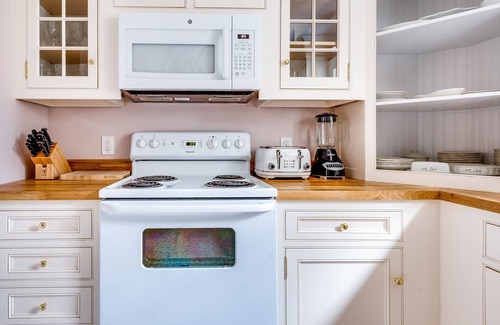 Mystic - New London House | Bright Victorian Townhouse with Oceanfront View & Pet-Friendly