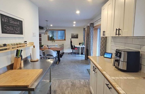 Laval-des-Rapides Apartment | Lovely loft on the water, with free parking. Pet-Friendly!