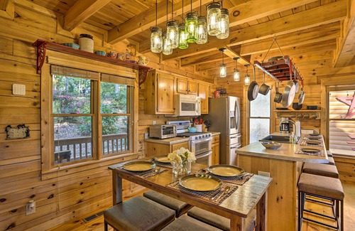 Hidden Lake Cabin | Cozy Log Cabin & Bunkhouse with Scenic Views and Yard