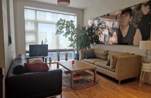 Queen's Park Apartment | Budget-Friendly London Stay - 4-Star Rated & Family-Safe
