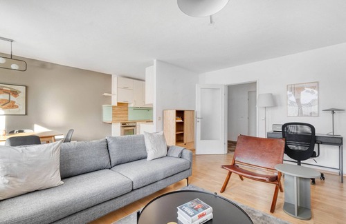 Meidling Apartment | Modern Meidling 2BR with Elevator & Balcony Near U6