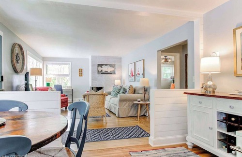 Newport East House | Retro Chic Hotel with Kitchen & Kid-Friendly Amenities