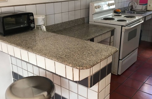 Copan Ruinas House | Modern 2 Bdrm Townhouse with Spa & Kitchen Amenities