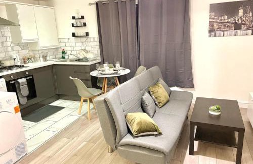 Carcroft House | Modern 2 Bedroom House in Doncaster - Family Friendly Stay