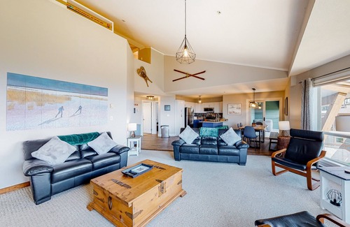 Big White Ski Resort Condo | Inviting Mountain-View Retreat with Ski Access & Hot Tub