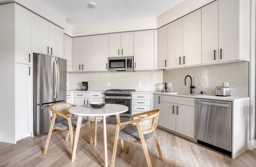 Sunnyvale West Apartment | Inviting 1BR Mountain View Retreat with Pool & Gym