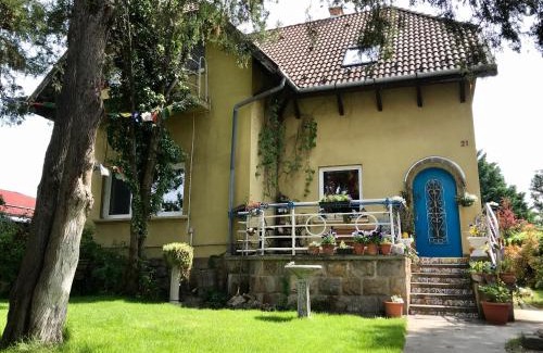 Dunakeszi Apartment | Cozy Nest with Ocean View near Budapest, Rated 9/10