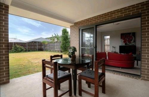 Schofields Villa | Pet-Friendly 5 Bedroom Home with Study & Large Yard