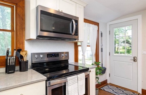Laurel Cottage | Pet-Friendly North Fork Beach Cottage with Ocean View