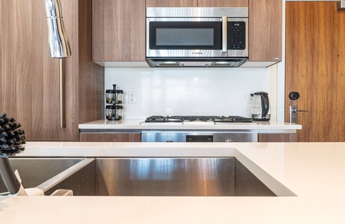 Kitsilano Apartment | Serene Oasis Steps from Waterfront & Downtown Attractions