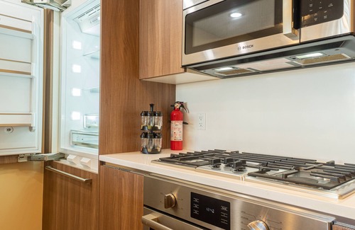 Kitsilano Apartment | Serene Oasis Steps from Waterfront & Downtown Attractions