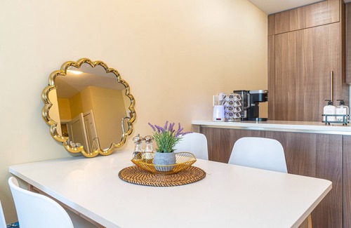 Kitsilano Apartment | Serene Oasis Steps from Waterfront & Downtown Attractions
