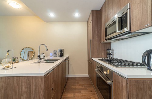 Kitsilano Apartment | Serene Oasis Steps from Waterfront & Downtown Attractions